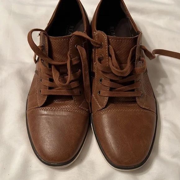 Kenneth Cole, men’s size 10.5 - Picture 3 of 6